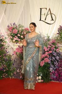 actress tabu beautiful in a grey color saree