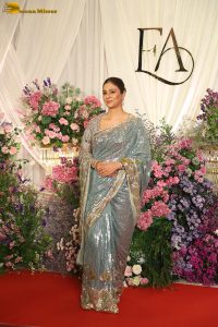 actress tabu beautiful in a grey color saree