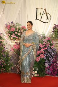 actress tabu beautiful in a grey color saree