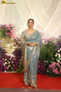 actress tabu beautiful in a grey color saree