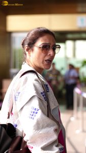 actress tabu stylish looks at mumbai airport