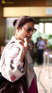 actress tabu stylish looks at mumbai airport