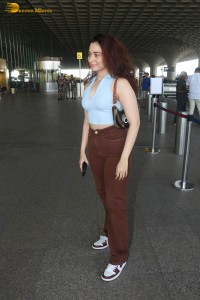 tamannaah bhatia spotted at mumbai airport