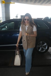 indian actress tamannaah bhatia spotted at mumbai airport