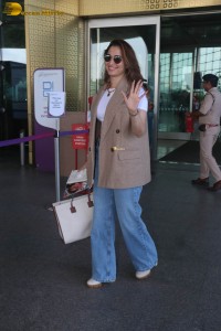 indian actress tamannaah bhatia spotted at mumbai airport