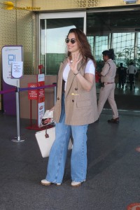 indian actress tamannaah bhatia spotted at mumbai airport