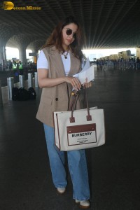 indian actress tamannaah bhatia spotted at mumbai airport
