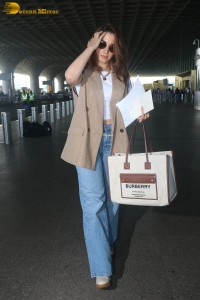 indian actress tamannaah bhatia spotted at mumbai airport