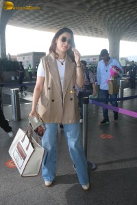 indian actress tamannaah bhatia spotted at mumbai airport