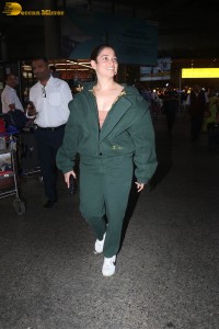 indian actress tamannaah bhatia hint of cleavage in green track suit