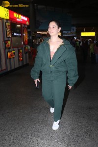 indian actress tamannaah bhatia hint of cleavage in green track suit