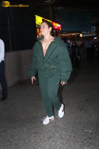 indian actress tamannaah bhatia hint of cleavage in green track suit