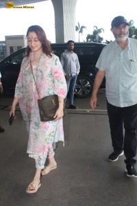 actress tamannaah bhatia dressed casually in salwar dress at mumbai airport