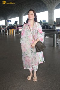actress tamannaah bhatia dressed casually in salwar dress at mumbai airport