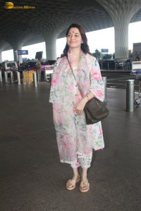 actress tamannaah bhatia dressed casually in salwar dress at mumbai airport