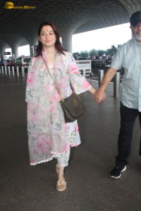 actress tamannaah bhatia dressed casually in salwar dress at mumbai airport