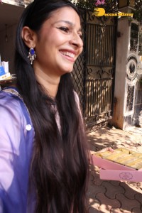 Actress Tanishaa Mukerji distributes sweets to media and celebrates Holi 2022