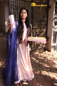 Actress Tanishaa Mukerji distributes sweets to media and celebrates Holi 2022