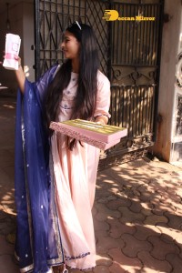 Actress Tanishaa Mukerji distributes sweets to media and celebrates Holi 2022