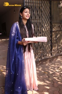 Actress Tanishaa Mukerji distributes sweets to media and celebrates Holi 2022