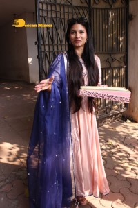 Actress Tanishaa Mukerji distributes sweets to media and celebrates Holi 2022