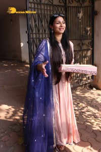 Actress Tanishaa Mukerji distributes sweets to media and celebrates Holi 2022