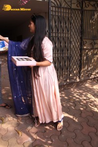 Actress Tanishaa Mukerji distributes sweets to media and celebrates Holi 2022