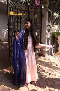 Actress Tanishaa Mukerji distributes sweets to media and celebrates Holi 2022