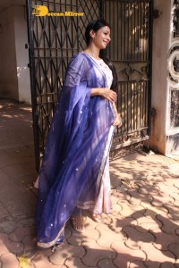 Actress Tanishaa Mukerji distributes sweets to media and celebrates Holi 2022