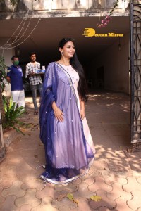 Actress Tanishaa Mukerji distributes sweets to media and celebrates Holi 2022