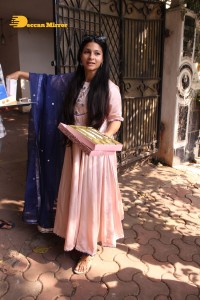 Actress Tanishaa Mukerji distributes sweets to media and celebrates Holi 2022