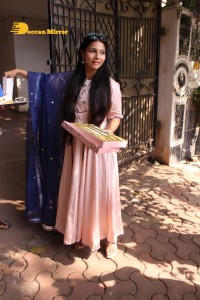 Actress Tanishaa Mukerji distributes sweets to media and celebrates Holi 2022