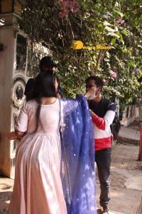 Actress Tanishaa Mukerji distributes sweets to media and celebrates Holi 2022