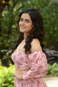 actress Tanvi Negi cute in a shoulderless dress