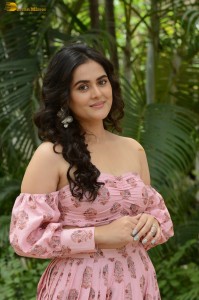 actress Tanvi Negi cute in a shoulderless dress