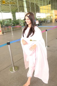 tara sutaria in salwar dress