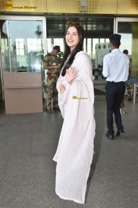 tara sutaria in salwar dress