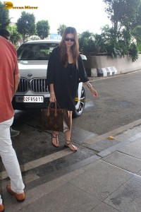 actress Tara Sutaria red hot looks at mumbai airport