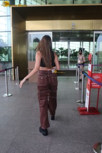 Tara Sutaria Picture in brown tights