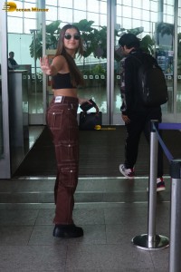 Tara Sutaria Picture in brown tights