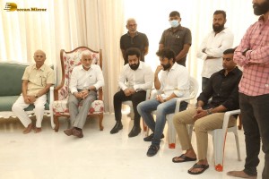Family and Friends pay last respects to Nandamuri Taraka Ratna
