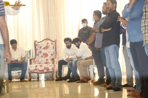 Family and Friends pay last respects to Nandamuri Taraka Ratna