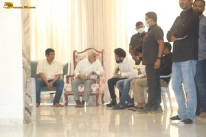 Family and Friends pay last respects to Nandamuri Taraka Ratna