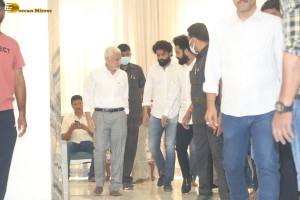 Family and Friends pay last respects to Nandamuri Taraka Ratna