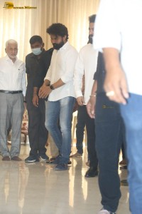 Family and Friends pay last respects to Nandamuri Taraka Ratna