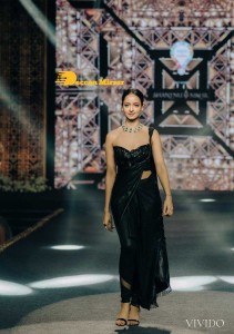 Movie Stars such as Aditi Rao Hydari, Lakshmi Manchu, and Vedika walked the ramp for the 'Teach for Change Annual Fundraiser'