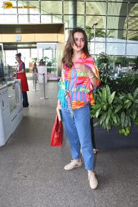 bigg boss winner and actress Tejasswi Prakash cute in a colorful attire