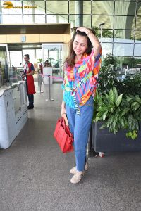 bigg boss winner and actress Tejasswi Prakash cute in a colorful attire