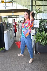 bigg boss winner and actress Tejasswi Prakash cute in a colorful attire