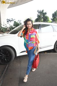 bigg boss winner and actress Tejasswi Prakash cute in a colorful attire